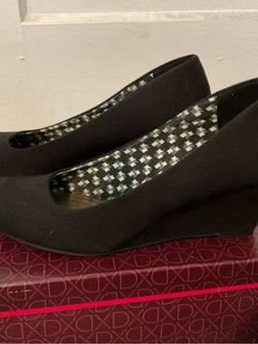 dexflex comfort Black Wedge Pumps